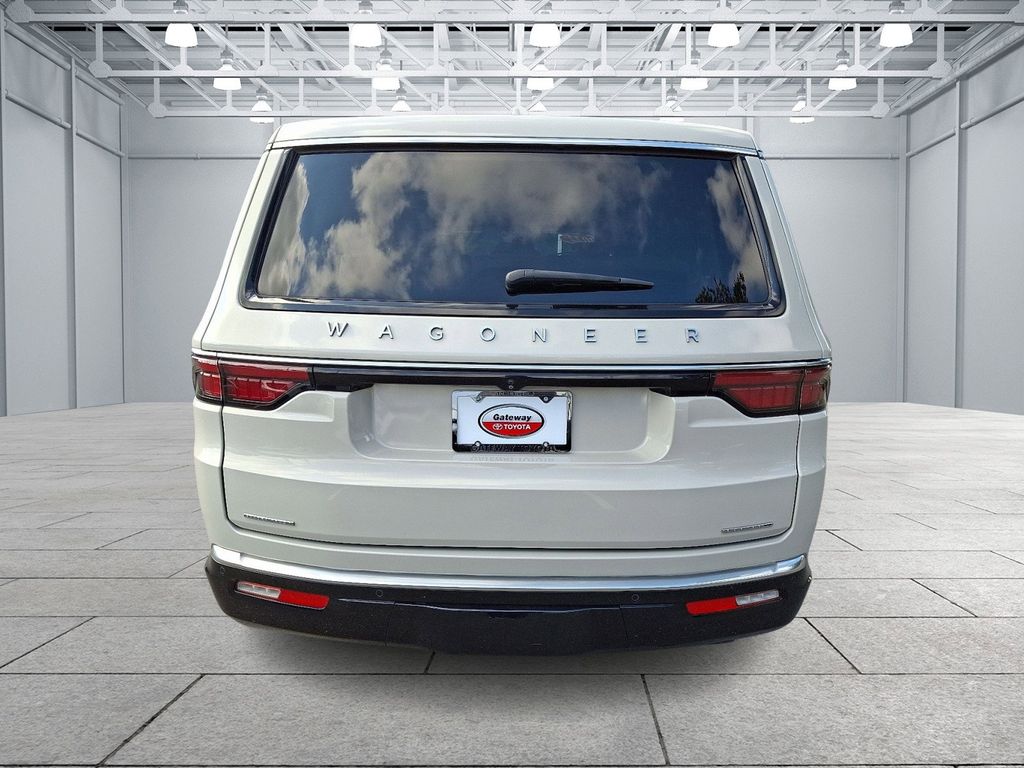 Thumbnail: 2022 Jeep Wagoneer - 5