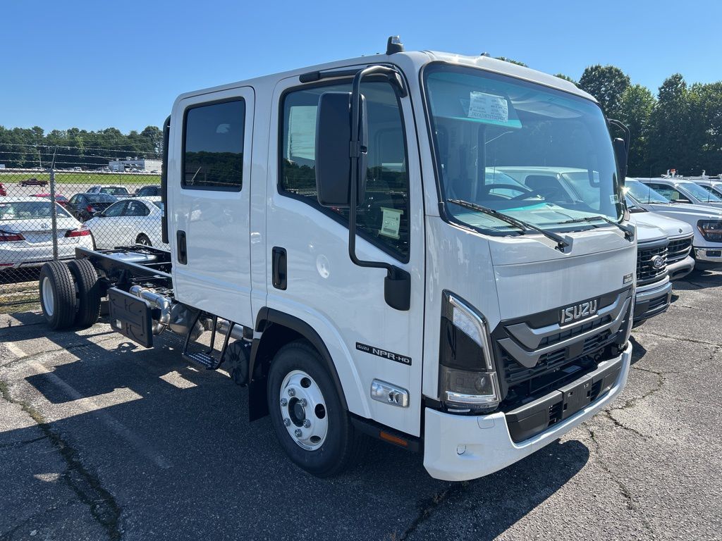 2025 Isuzu NPR