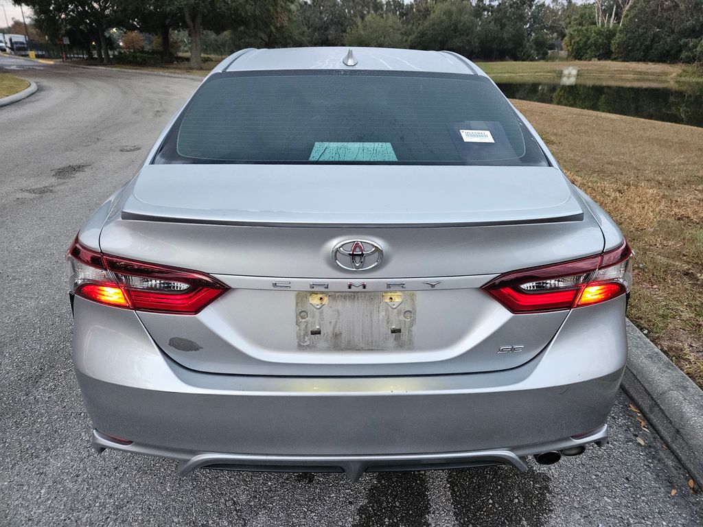 2021 Toyota Camry SE 4