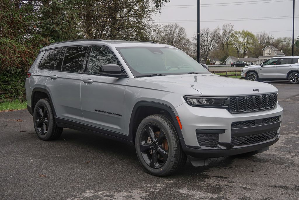 2023 Jeep Grand Cherokee L Altitude 4x2