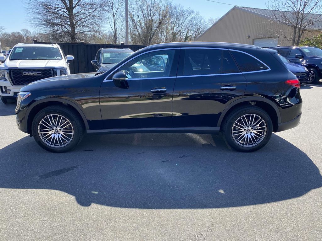 2024 Mercedes-Benz GLC 300 8