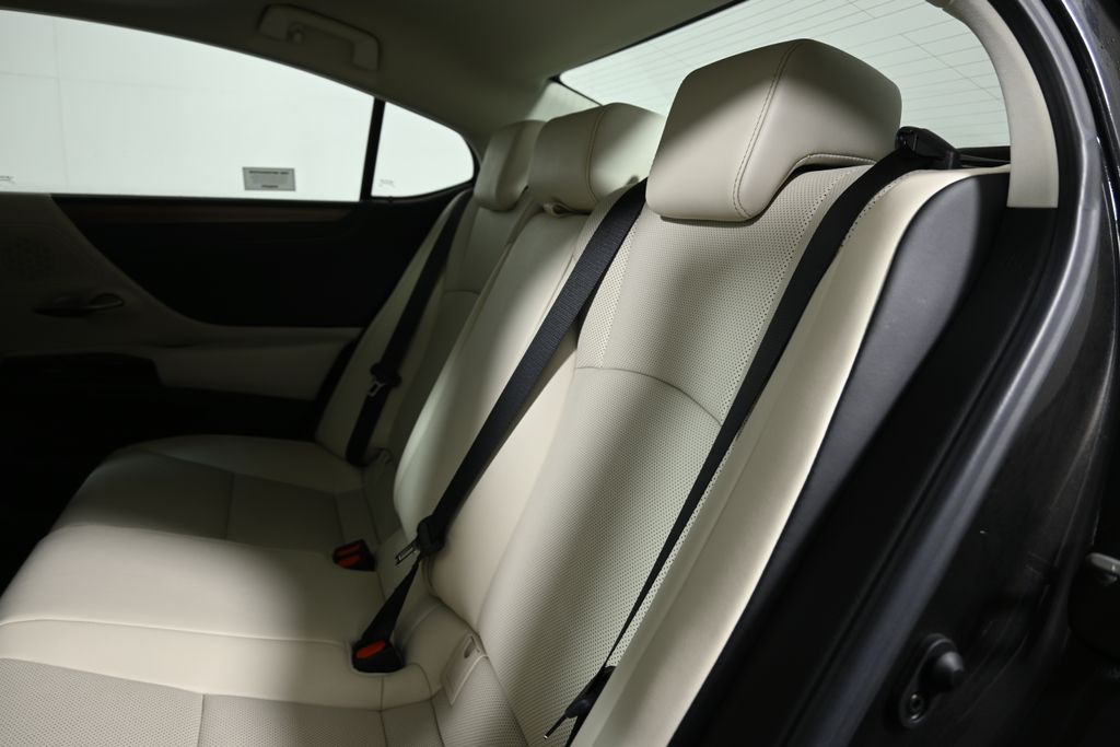 Thumbnail: 2025 Lexus ES - 4