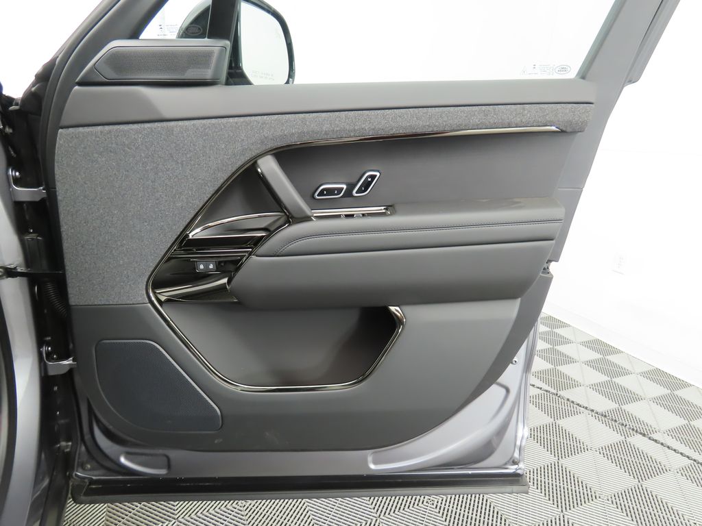 2025 Land Rover Range Rover Sport SE 27