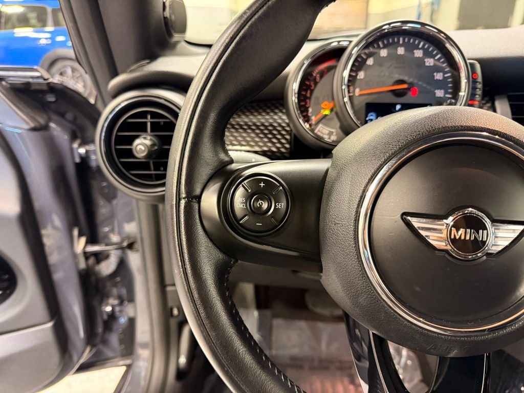 Thumbnail: 2017 MINI Cooper - 9