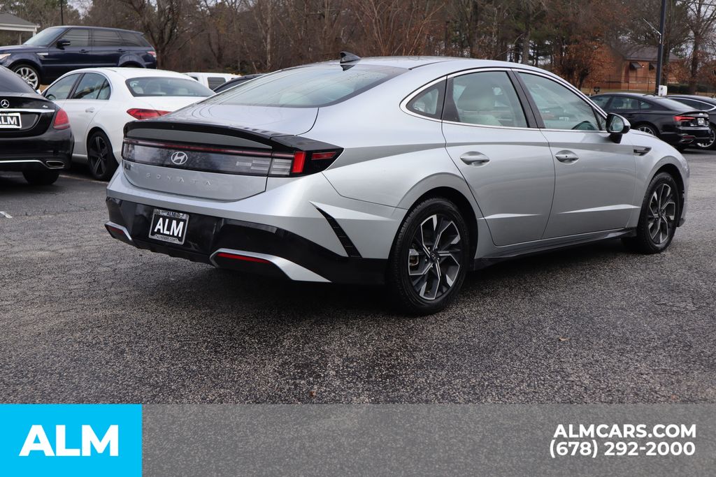 Used 2025 Silver Hyundai SEL image 6