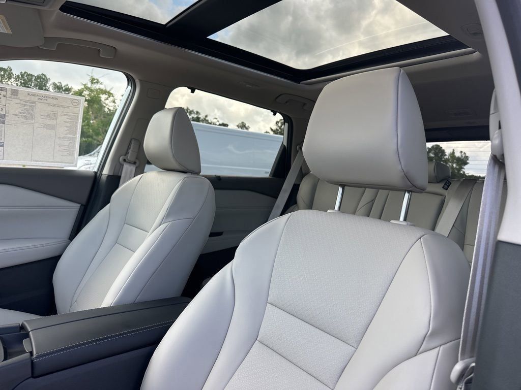 2025 Everest White Pearl Nissan Rogue SV FWD SUV