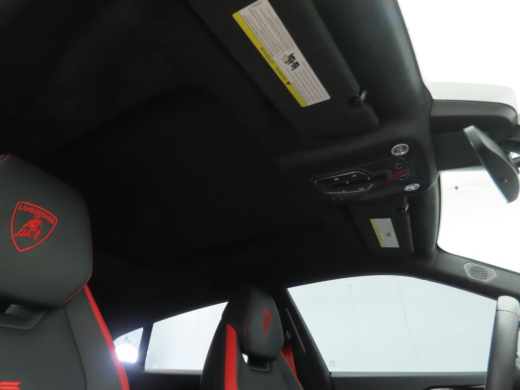 Thumbnail: 2023 Lamborghini Urus - 18