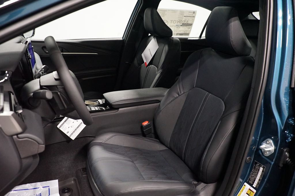 2025 Toyota Camry XSE 28