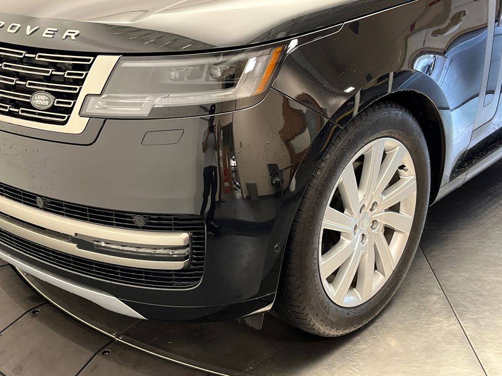 2023 Land Rover Range Rover SE 9