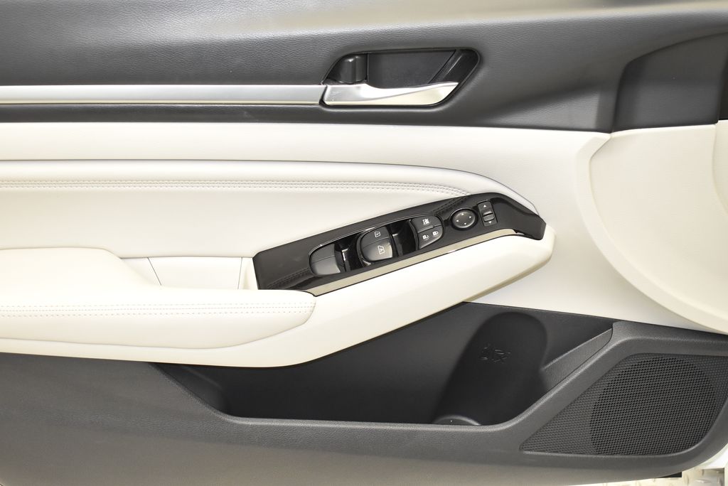2022 Nissan Altima SL 12