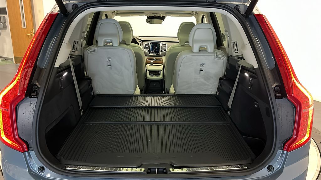2022 Volvo XC90 T8 Inscription 27