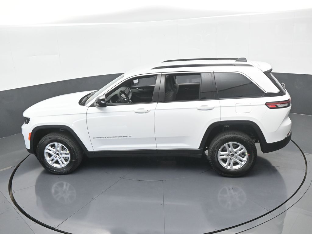 Used 2025 Bright White Clearcoat Jeep Laredo image 45