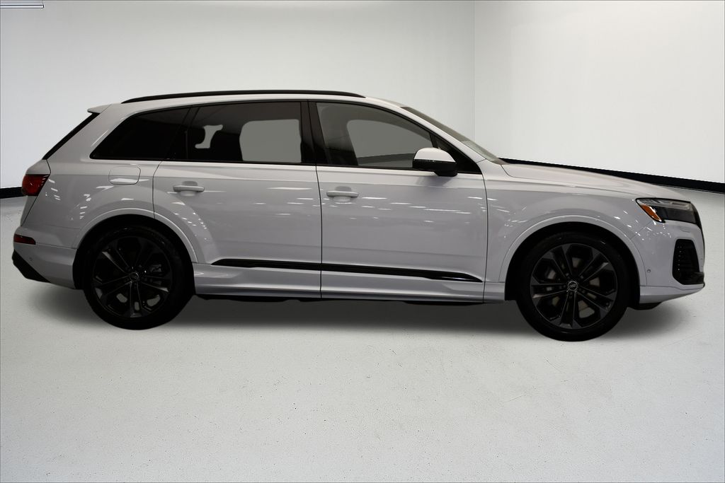 Thumbnail: 2026 Audi Q7 - 6