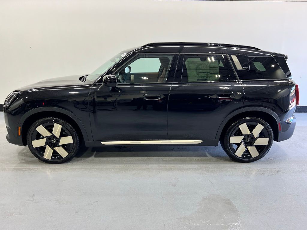 2025 MINI Cooper Countryman Base 2