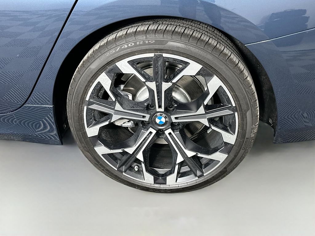 Thumbnail: 2025 BMW 3 Series - 23