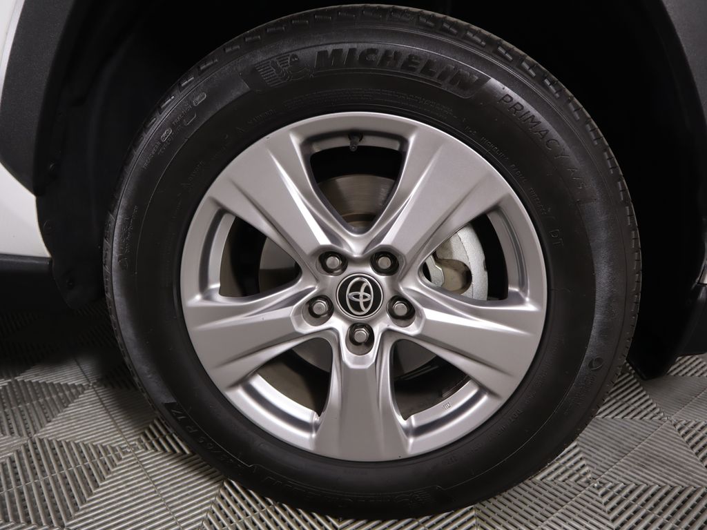 Thumbnail: 2023 Toyota RAV4 - 32