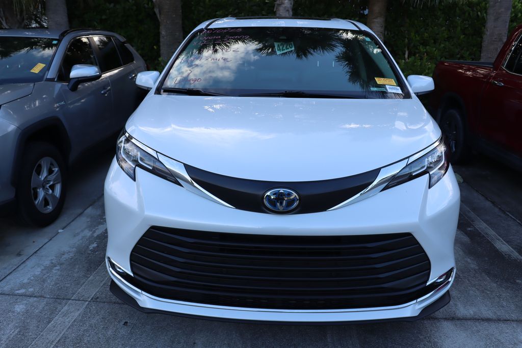 Thumbnail: 2023 Toyota Sienna - 5
