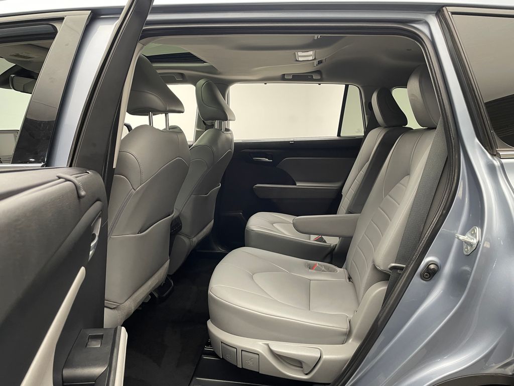 Thumbnail: 2021 Toyota Highlander - 15