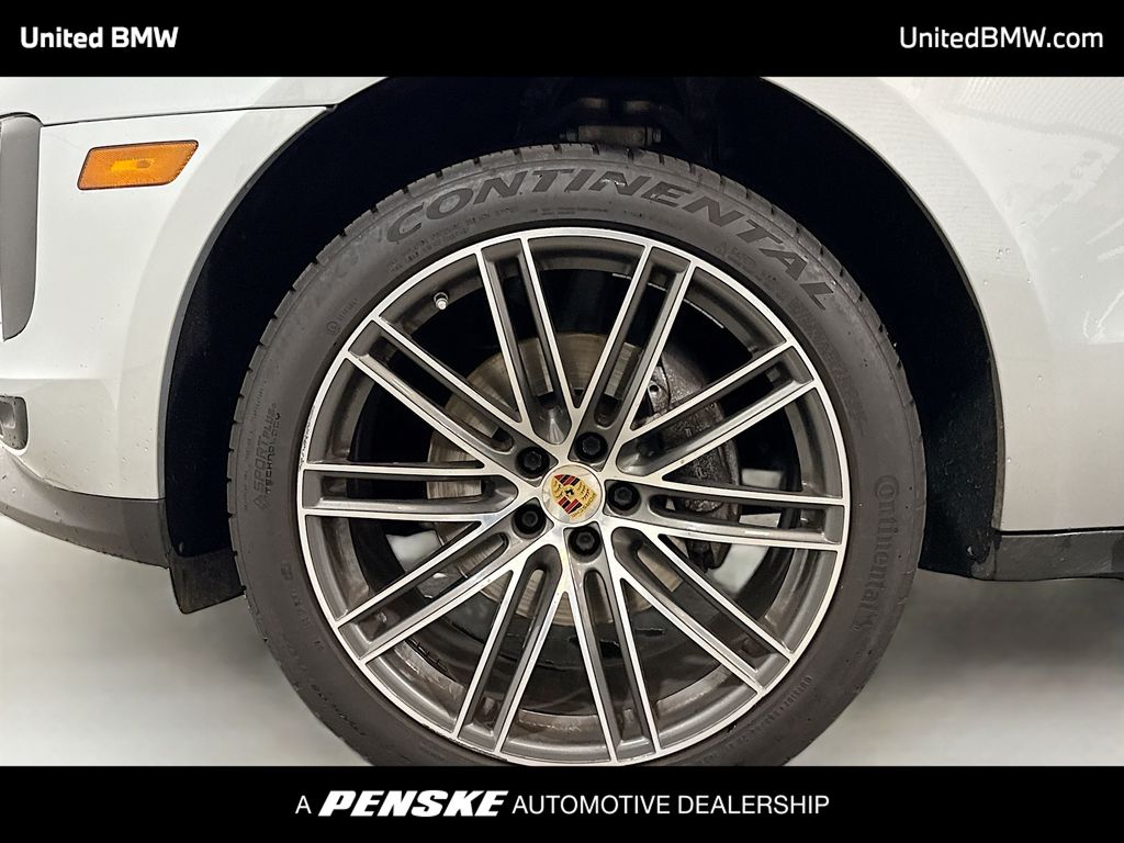 Thumbnail: 2020 Porsche Macan - 2