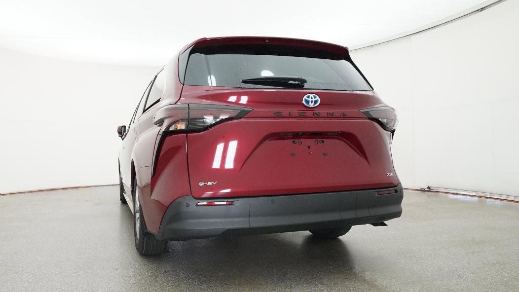 Thumbnail: 2025 Toyota Sienna - 2