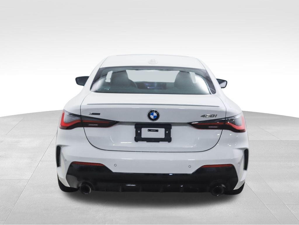 Thumbnail: 2026 BMW 4 Series - 4