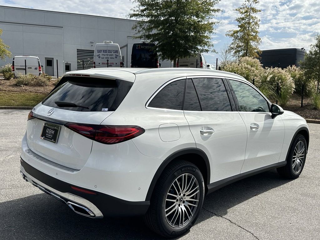 2025 Mercedes-Benz GLC GLC 300 8