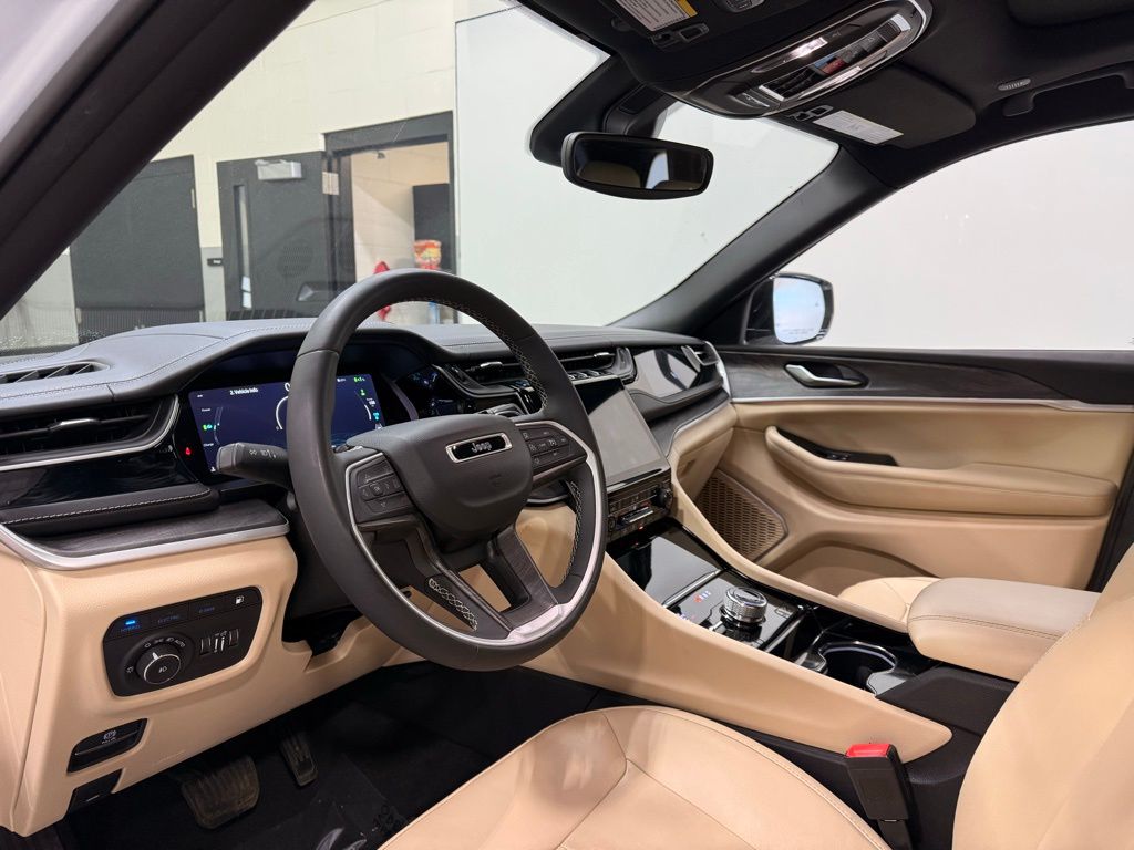 Thumbnail: 2022 Jeep Grand Cherokee - 11