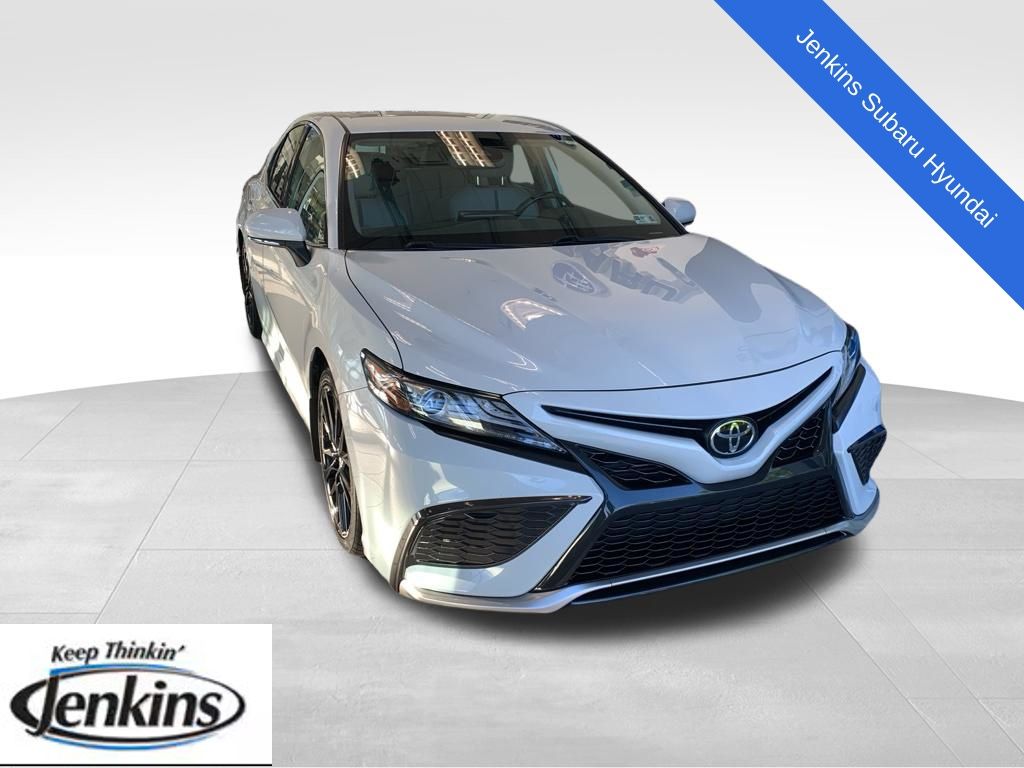 Ice Edge 2022 Toyota Camry Sedan Front-Wheel Drive 8-Speed Automatic