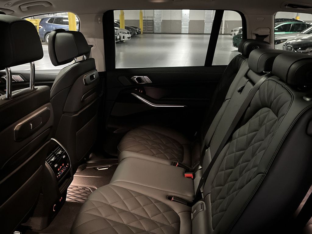 Thumbnail: 2026 BMW X7 - 23
