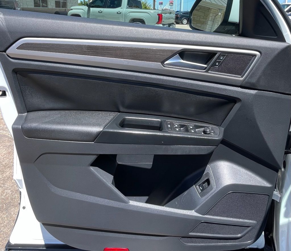2020 Volkswagen Atlas 3.6L V6 SE White at Community Kia