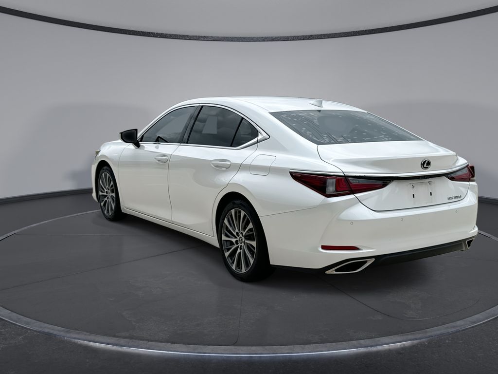 Thumbnail: 2020 Lexus ES - 10