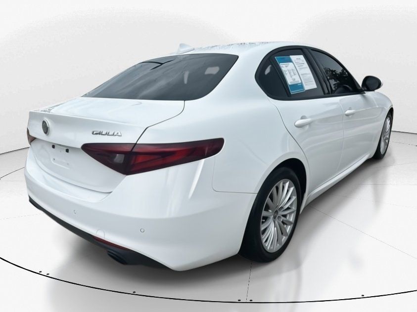 2022 Alfa White Alfa Romeo Giulia Sprint RWD Sedan