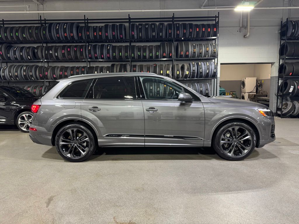 Thumbnail: 2026 Audi Q7 - 7