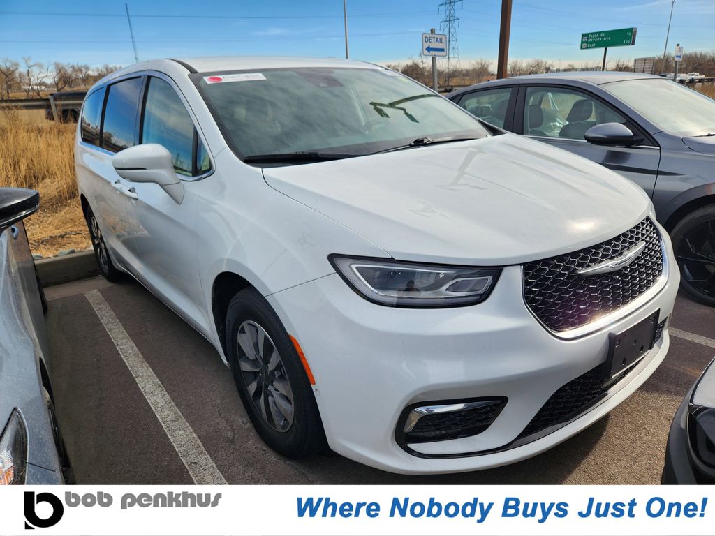 2022 Chrysler Pacifica Hybrid Touring L FWD