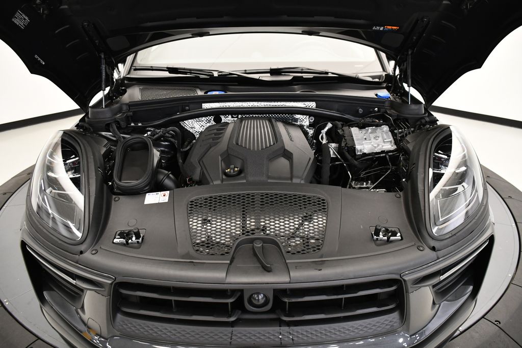 2025 Porsche Macan  13