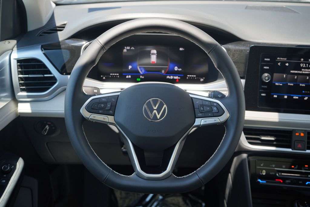 Thumbnail: 2025 Volkswagen Taos - 8