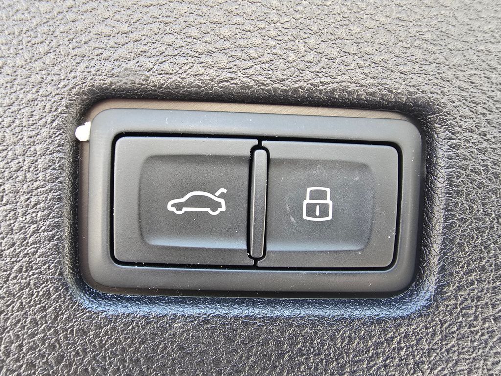 Used 2021  Audi 55 Premium Plus image 18