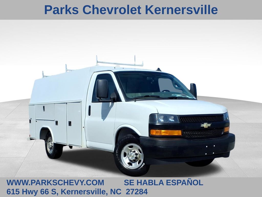 Summit White 2022 Chevrolet Express Chassis Van Rear-Wheel Drive 6-Speed Automatic Overdrive