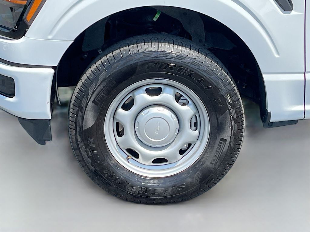 Used 2025 White Ford XL image 29