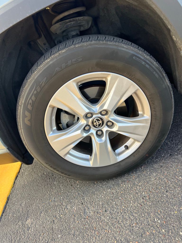 Thumbnail: 2021 Toyota RAV4 - 11