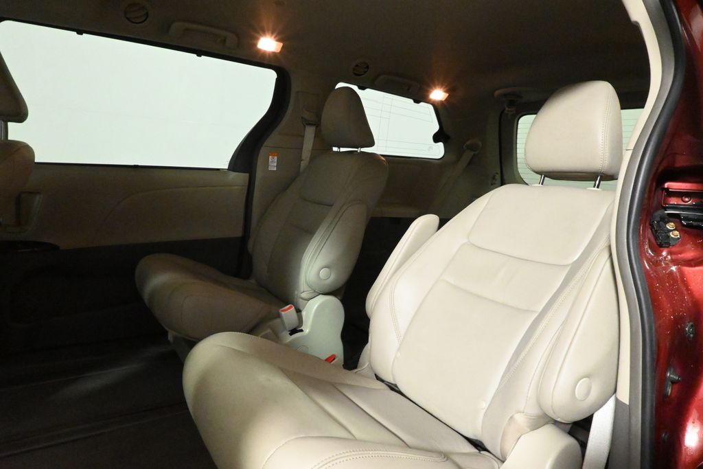 2019 Toyota Sienna XLE Premium 4