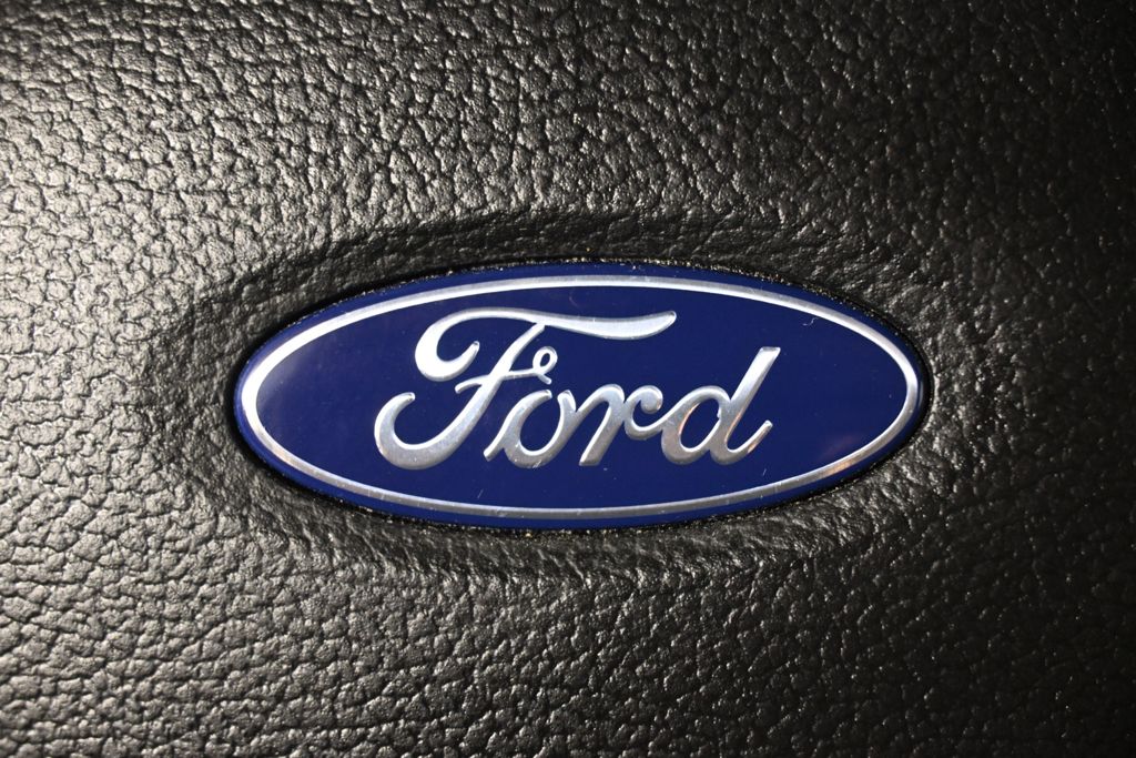 Used 2020 White Ford Lariat image 35