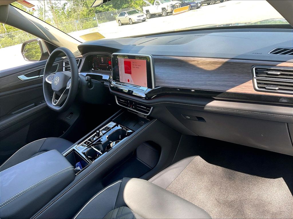 2026 Volkswagen Atlas — photo 9