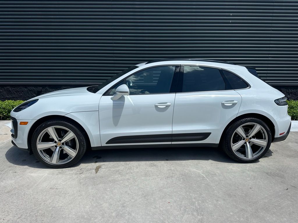 Thumbnail: 2025 Porsche Macan - 2