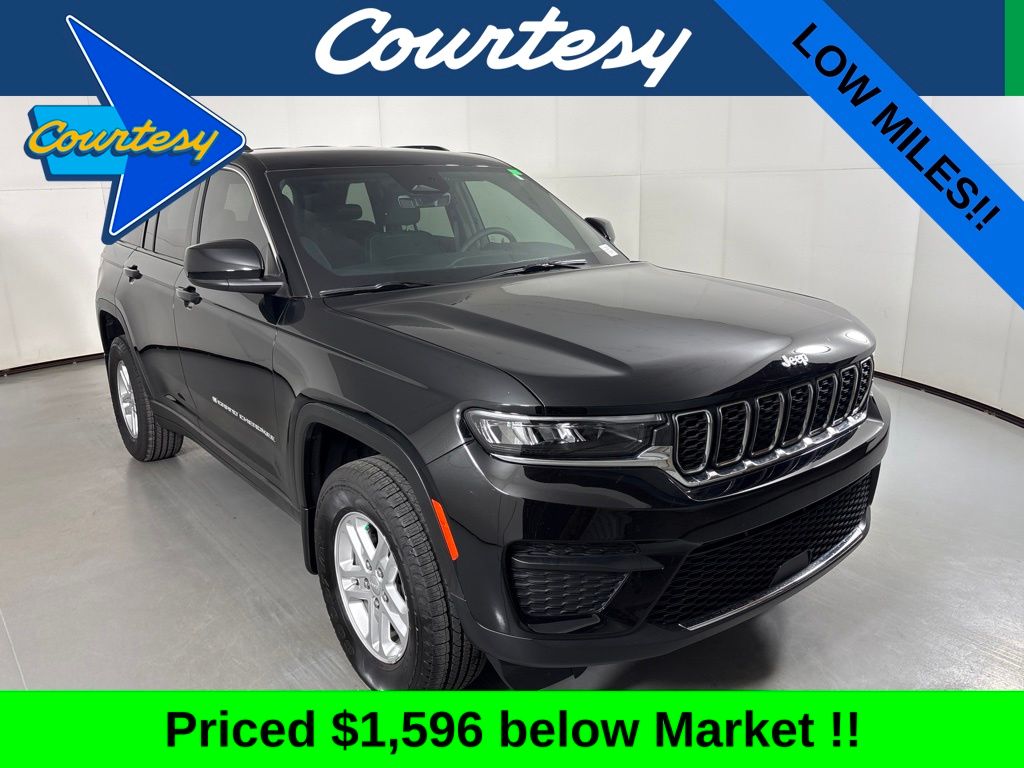 Diamond Black Crystal Pearlcoat 2025 Jeep Grand Cherokee SUV / Crossover 4X2 8-Speed Automatic