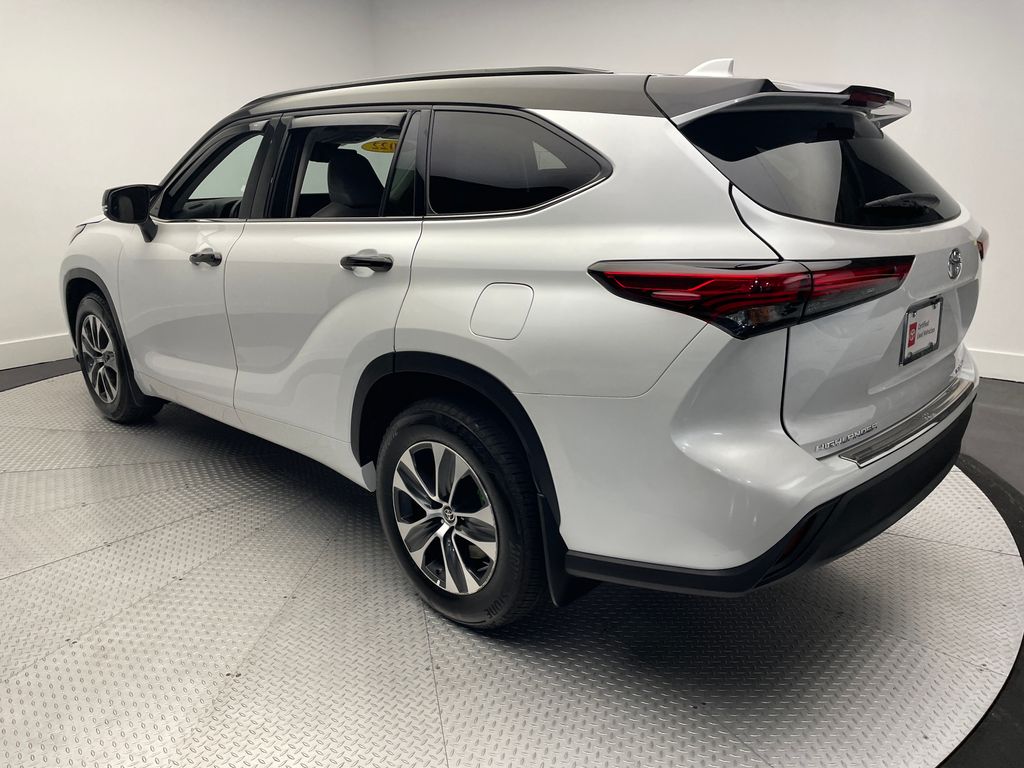 Thumbnail: 2022 Toyota Highlander - 7