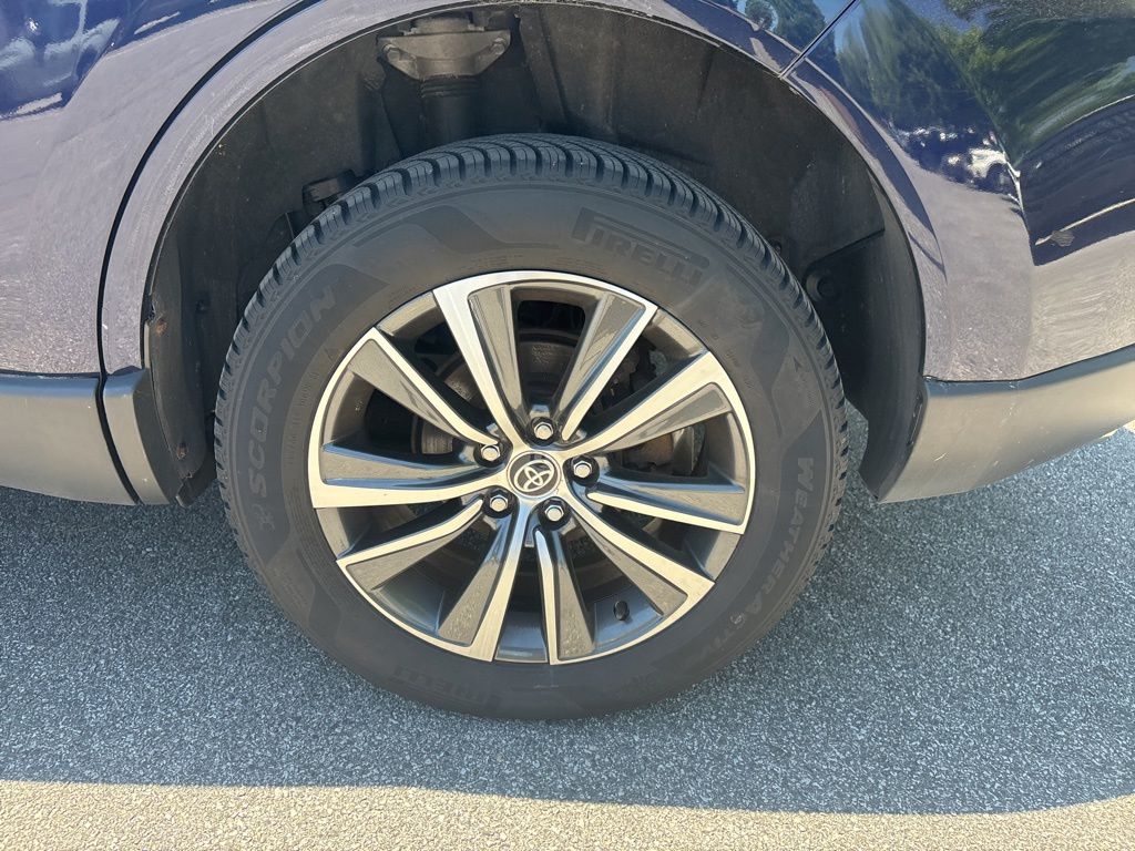 Used 2021  Toyota LE image 25
