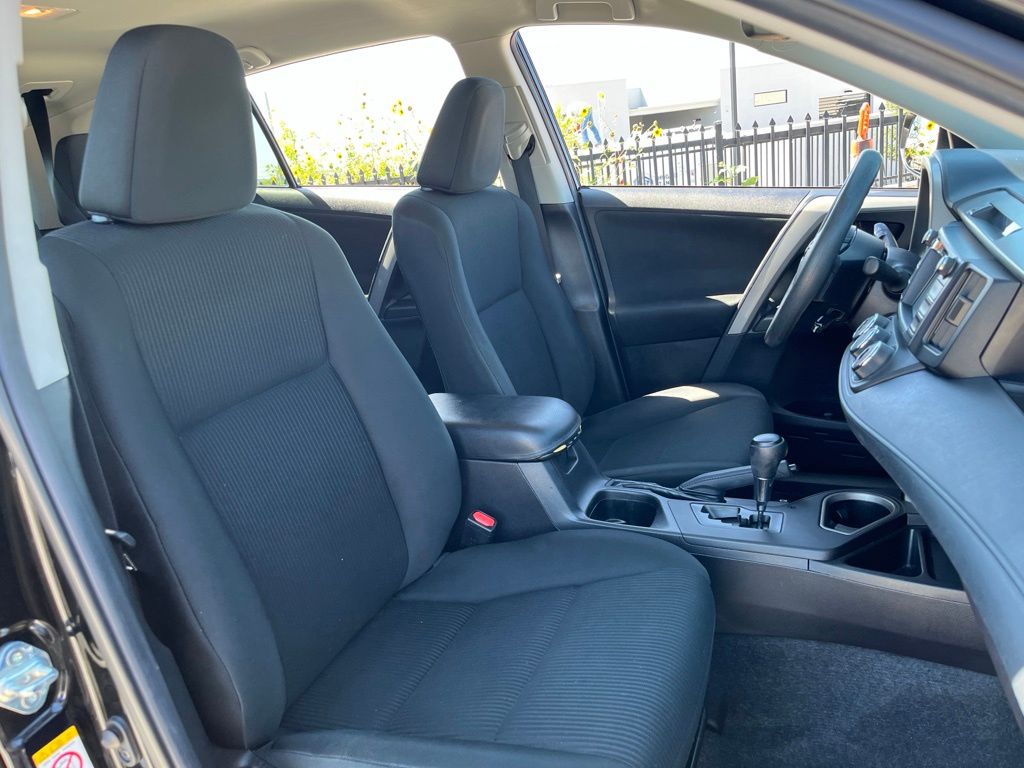Thumbnail: 2018 Toyota RAV4 - 26