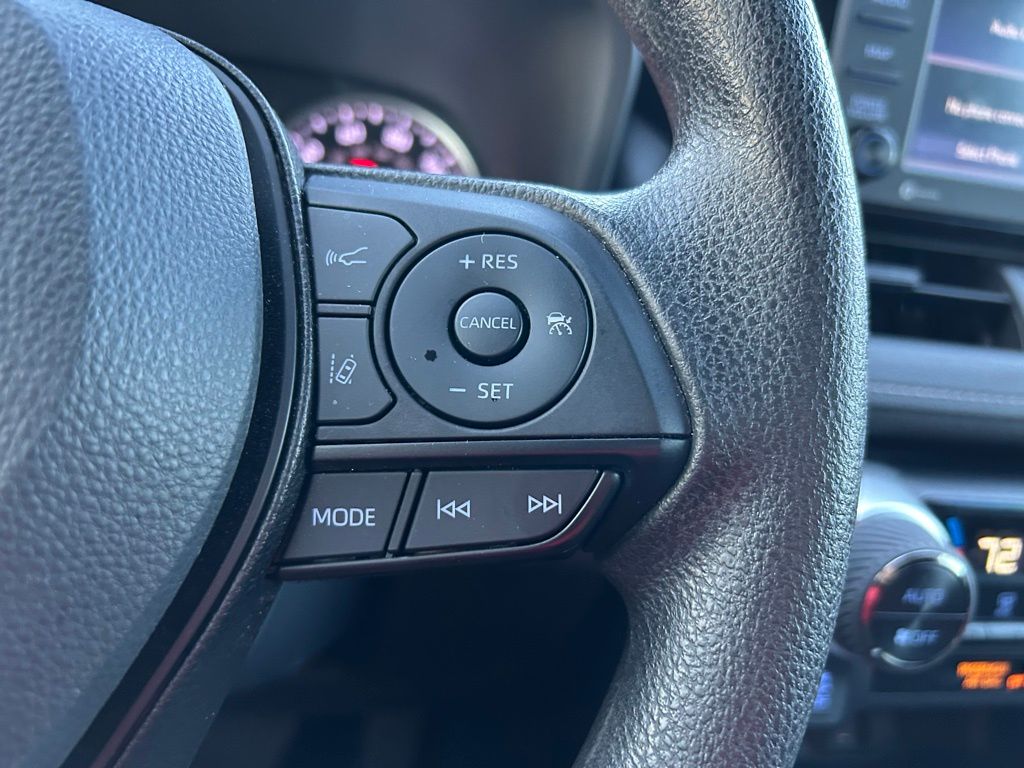 Thumbnail: 2022 Toyota RAV4 - 19