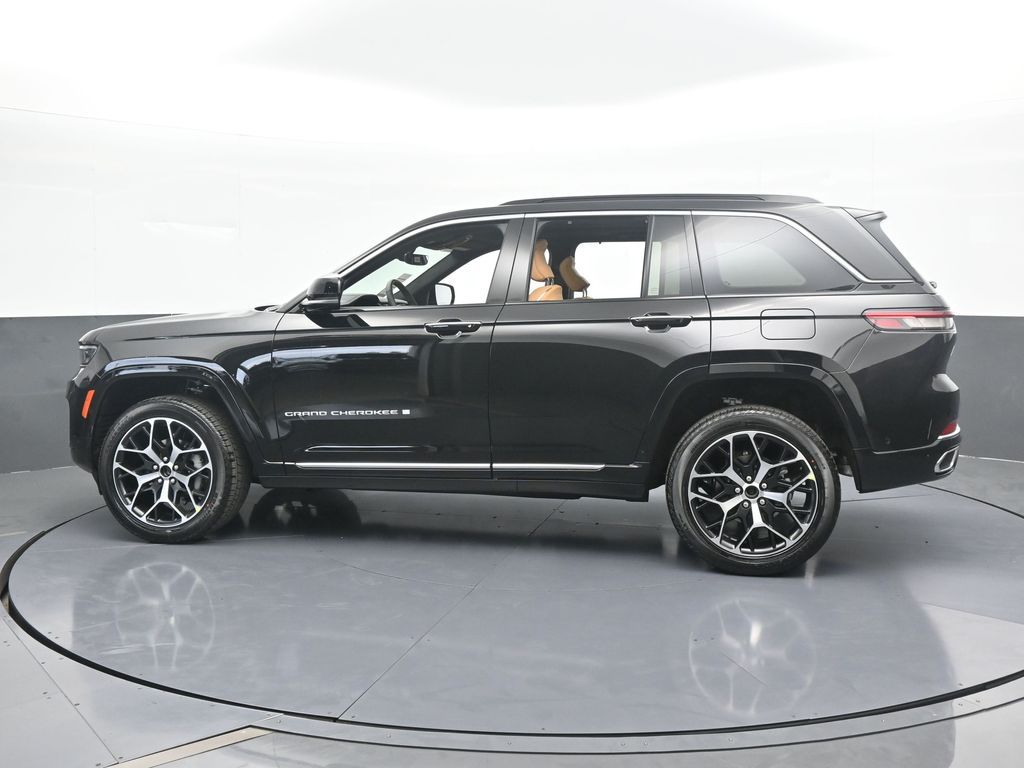 New 2025 Diamond Black Crystal Pearlcoat Jeep Summit image 3